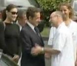 Nicolas Sarkozy et Carla Bruni sortent de l'hôpital du Val-de-Grâce