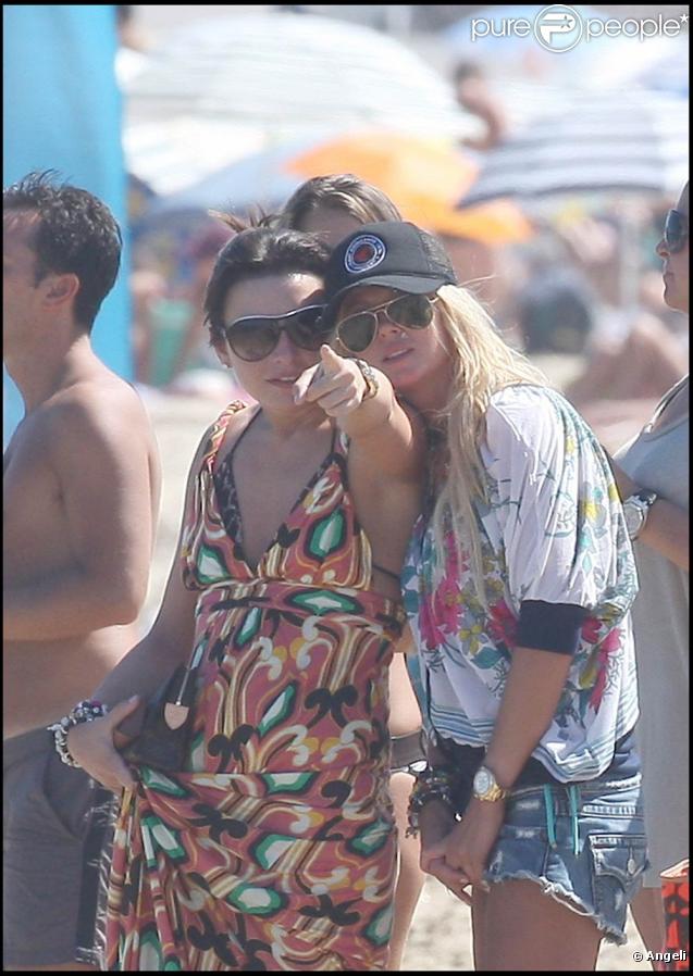 Sur la plage ou sur les vagues, la jolie Tara Reid s'éclate comme une folle à Saint-Trop', le 26 juillet 2009 !