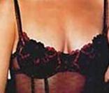 Neve Campbell nous manque au cinéma, surtout en voyant ces couvertures !