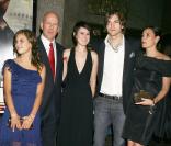 Bruce Willis et deux des trois filles qu'il a eues avec Demi Moore (Tallulah, à gauche, et Rumer, au centre) et Ashton Kutcher