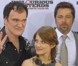 Quentin Tarantino, Mélanie Laurent et Brad Pitt, lors de l'avant-première allemande d' Inglourious Basterds , à Berlin, le 28 juillet 2009 !