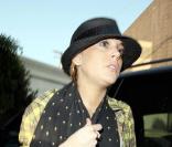 Lindsay Lohan quittant un salon de coiffure le 28 juillet 2009 à Los Angeles