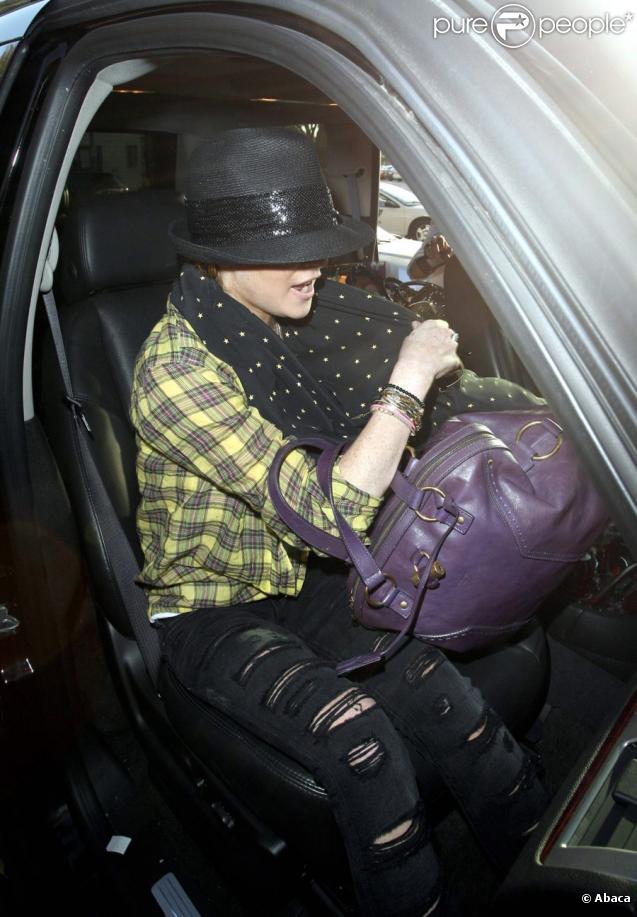 Lindsay Lohan quittant un salon de coiffure le 28 juillet 2009 à Los Angeles