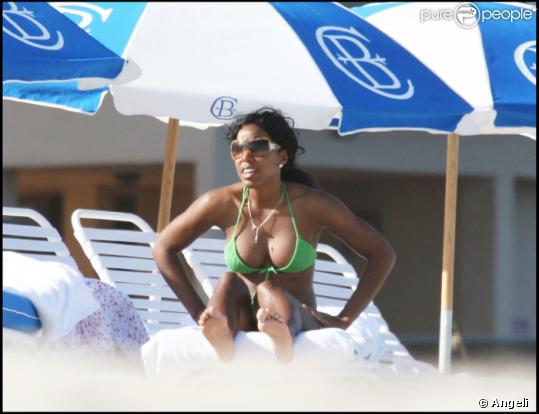 Kelly Rowland se la coule douce à Miami Beach