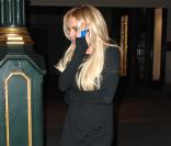 Lindsay Lohan se cache : elle a déjà enfreint ses bonnes résolutions ?