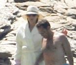Carla et Nicolas Sarkozy l'an passé au Cap Nègre. Le président a beaucoup maigri depuis !