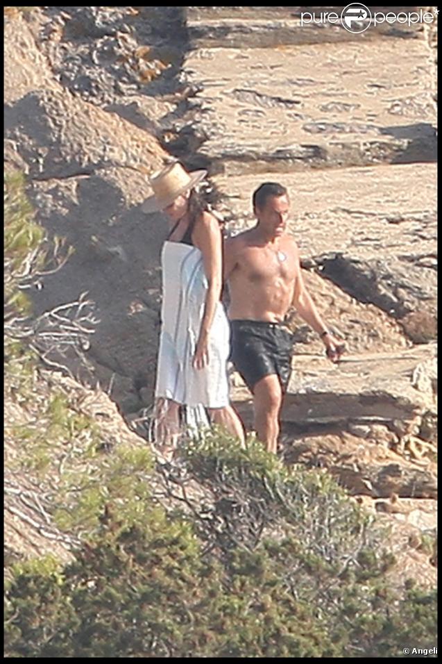 Nicolas et Carla Sarkozy ont pris leur premier bain au Cap Nègre, le 31 juillet 2009