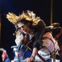 Steven Tyler fait une vilaine chute lors d'un concert d'Aerosmith... Direction l'hôpital !