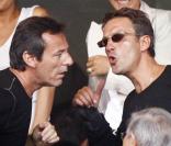 Jean-Luc Reichmann et Julien Courbet, à l'occasion du match Bordeaux-Lens, qui a vu la victoire des Girondins sur le score de 4 buts à 1, au stade Chaban-Delmas de Bordeaux, le 9 août 2009 !