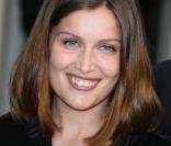 Aujourd'hui comédienne, l'ancien top est prête à tout pour entrer dans la peau d'un personnage. Même à devenir d'un seul coup totalement rousse ou blonde. Finalement, et si c'était aussi simple ? 