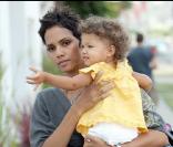 Halle Berry et Nahla dans les rues d'Hollywood. le 13/08/09