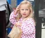 Jennifer Garner et sa fille aînée Violet vont chez Starbuck (Brentwood, 16 août 2009)