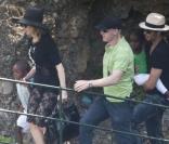 Madonna, Jesus et les deux derniers enfants de la chanteuse, Mercy et David, en balade en Italie 
