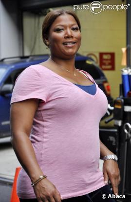 Queen Latifah. La star est apparue souriante sur le tournage du film Valentine's Day, une comédie romantique qui bénéficie d'un casting des plus pretigieux !
