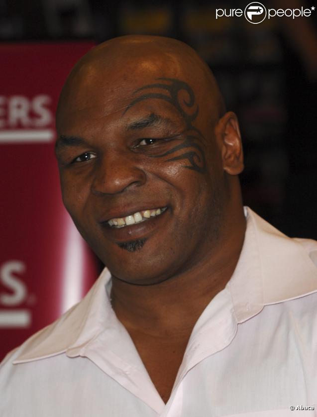 Mike Tyson fait la promo du DVD qui porte son nom et qui est un documentaire sur sa vie. Le 18/08/09 à Los Angeles