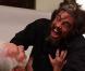 Le monstre Benicio Del Toro... a les crocs pour la belle Emily Blunt ! Regardez !