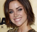  Jessica Stroup, lors de l'avant-première d' Extract , de Mike Judge, à l'ArcLight Theatre d'Hollywood, à Los Angeles, le 24 août 2009 ! 