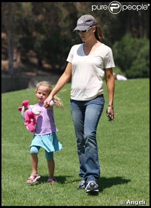 Jennifer Garner et sa fille aînée Violet (Santa Monica - 28 août 2009)