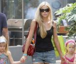 Denise Richards et ses filles Sam et Lola, à Malibu, le 28 août 2009