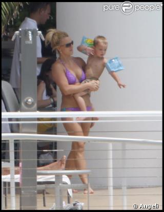 Britney Spears avec ses fils à Miami le 31 août 2009