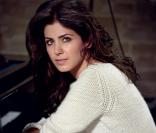 Katie Melua, égérie de la marque Eric Bompard. Saison Hiver 2009/2010