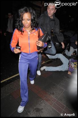 Mel B arrive à son hôtel londonien après avoir fait une razzia chez Puma. 02/09/09