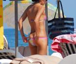 Eva Longoria est véritablement une bombe... De face comme de pile ! 