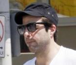Zachary Quinto de Heroes se balade avec un ami le 30 août 2009