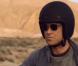 Robbie Williams dans le clip de  Bodies , tourné dans le désert des Mojaves