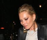 Kate Moss quitte la soirée avec son fiancé !