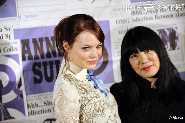 Emma Stone à la soirée de lancement de la collection  Gossip Girl  créée par Anna Sui pour la boutique Target.