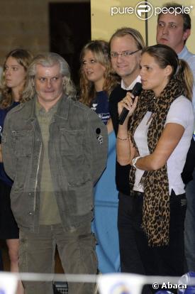 Laure Manaudou apporte son soutien à Philippe Lucas en devenant marraine de son club !