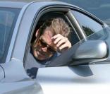Pïerce Brosnan rejoint sa voiture à Malibu le 3 septembre 2009