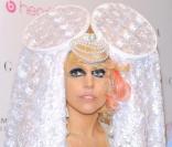 Lady Gaga : après le look dark version Morticia Addams... elle s'est pris pour un ange déluré !
