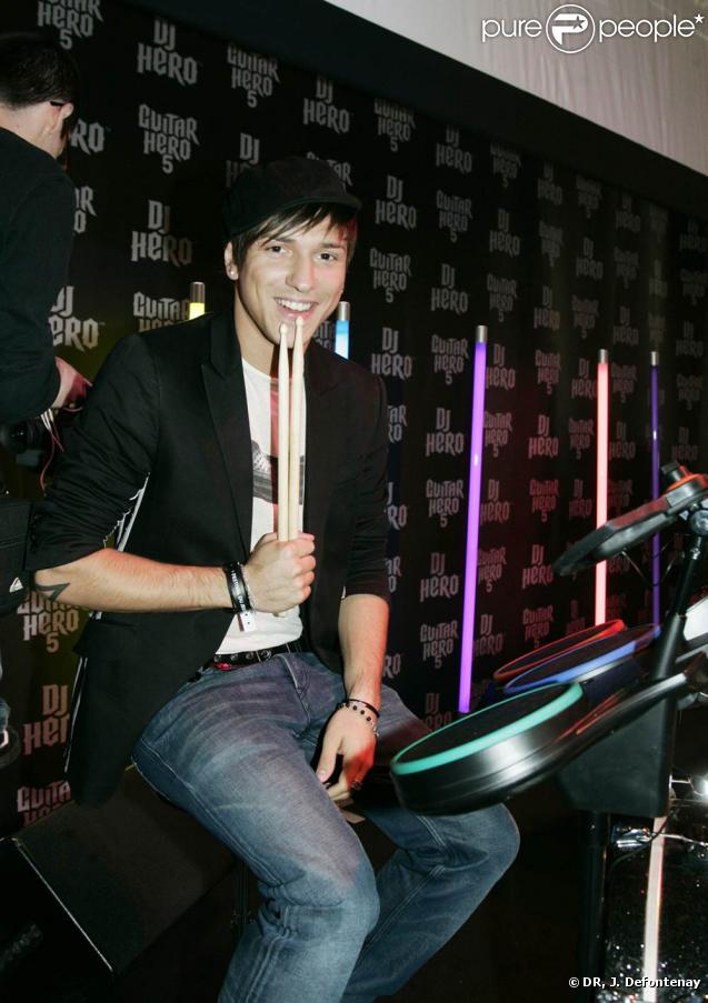 Journée professionnelle du Festival du Jeu Vidéo parisien, le 17 septembre 2009 : Quentin Mosimann teste DJ Hero 