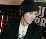 Quentin Mosimann lors de la présentation de Guitar Hero 5 et de DJ Hero au Festival du Jeu Vidéo de Paris, le 17 septembre 2009