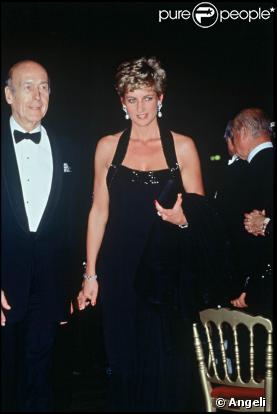 Valéry Giscard d'Estaing et Lady Diana lors d'un gala à Versailles en 1994 