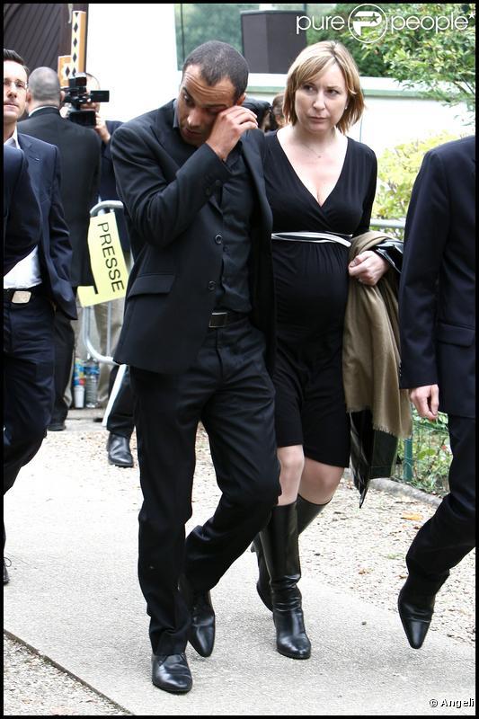 Adel Kachermi et sa femme aux obsèques de Filip Nikolic, à Sainte-Geneviève-des-Bois, dans l'Essonne. 24/09/09