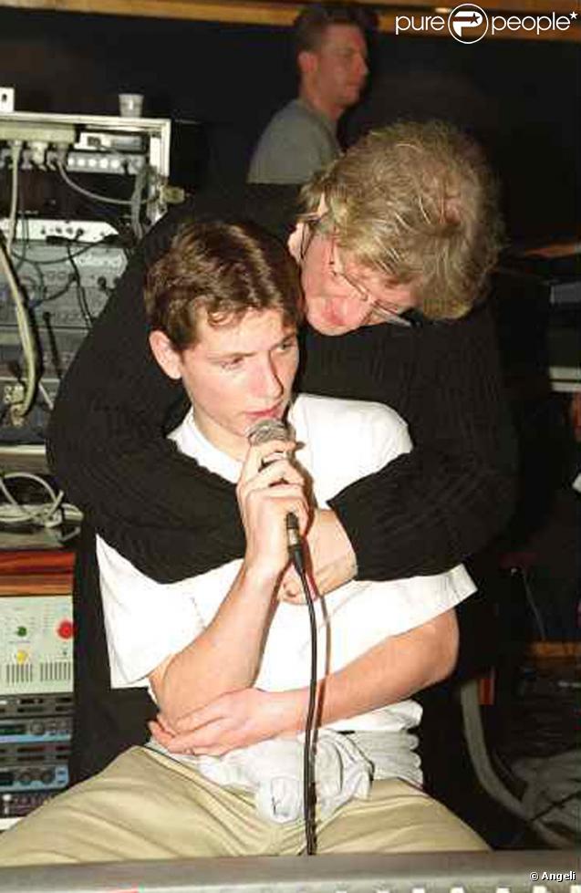 Olivier enregistre son premier album studio et son papa l'entoure de tout son amour (mars 2001) 
