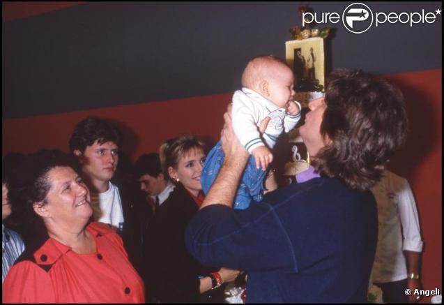 Patrick Sébastien, sa mère, son ex-femme Fanfan, le petit Benjamin et Olivier (1988)