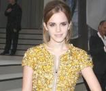 La délicieuse Emma Watson, de toute beauté au défilé Burberry de la Fashion Week londonienne. 