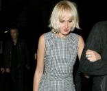 Kimberly Stewart passait la soirée avec lui et Max Beesley quand Rhys Ifans s'en est pris à un photographe, le 25/09/09 à Londres.
