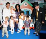 Katie Price avec son amoureux et ses enfants à la première du film d'animation Hero of the Rails, le 26/09/09 à Londres