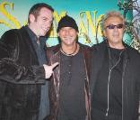 Garou en compagnie de Guy Laliberté et Luc Plamondon en avril 2005 