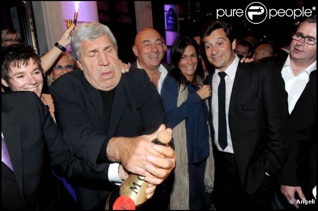 Jean-Pierre Castaldi a été un des artisans du succès de la réouverture de L'Aventure, pour le plus grand plaisir de Laurent Gerra... Champagne !