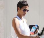 Halle Berry en mode célibataire dans les rues de Los Angeles et avec une forme d'enfer ! Le 1/10/09