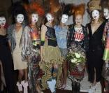 Vivienne Westwood et ses mannequins (Paris, 2 octobre 2009)