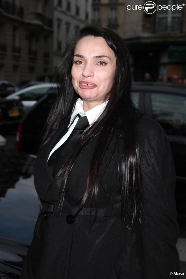 Béatrice Dalle au défilé Givenchy