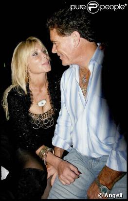 Pamela Bach nous présente son nouveau mec... Et on a comme un sentiment de déjà vu !