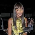 Naomi Campbell persiste et signe, elle squatte les podiums... très peu vêtue !